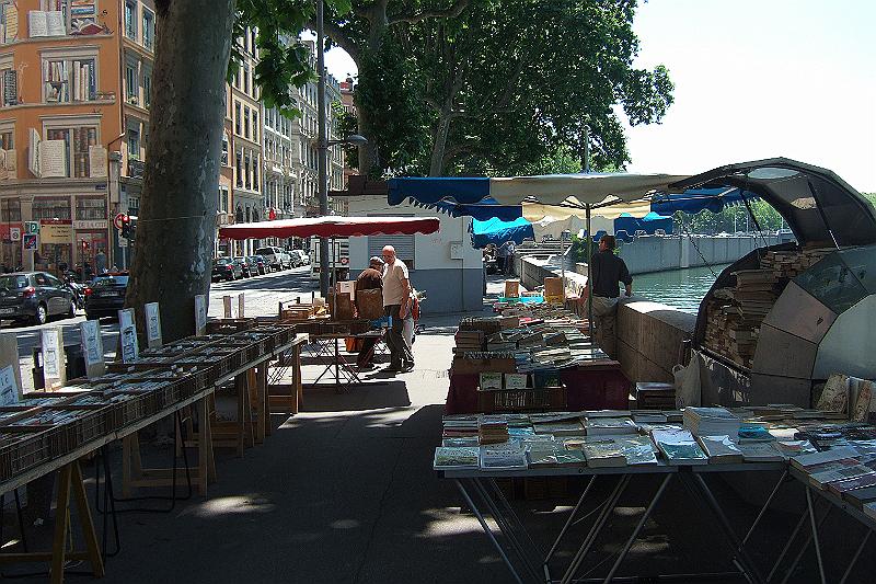 2010-06- (198).JPG - Bouquinisten am Saône-Ufer